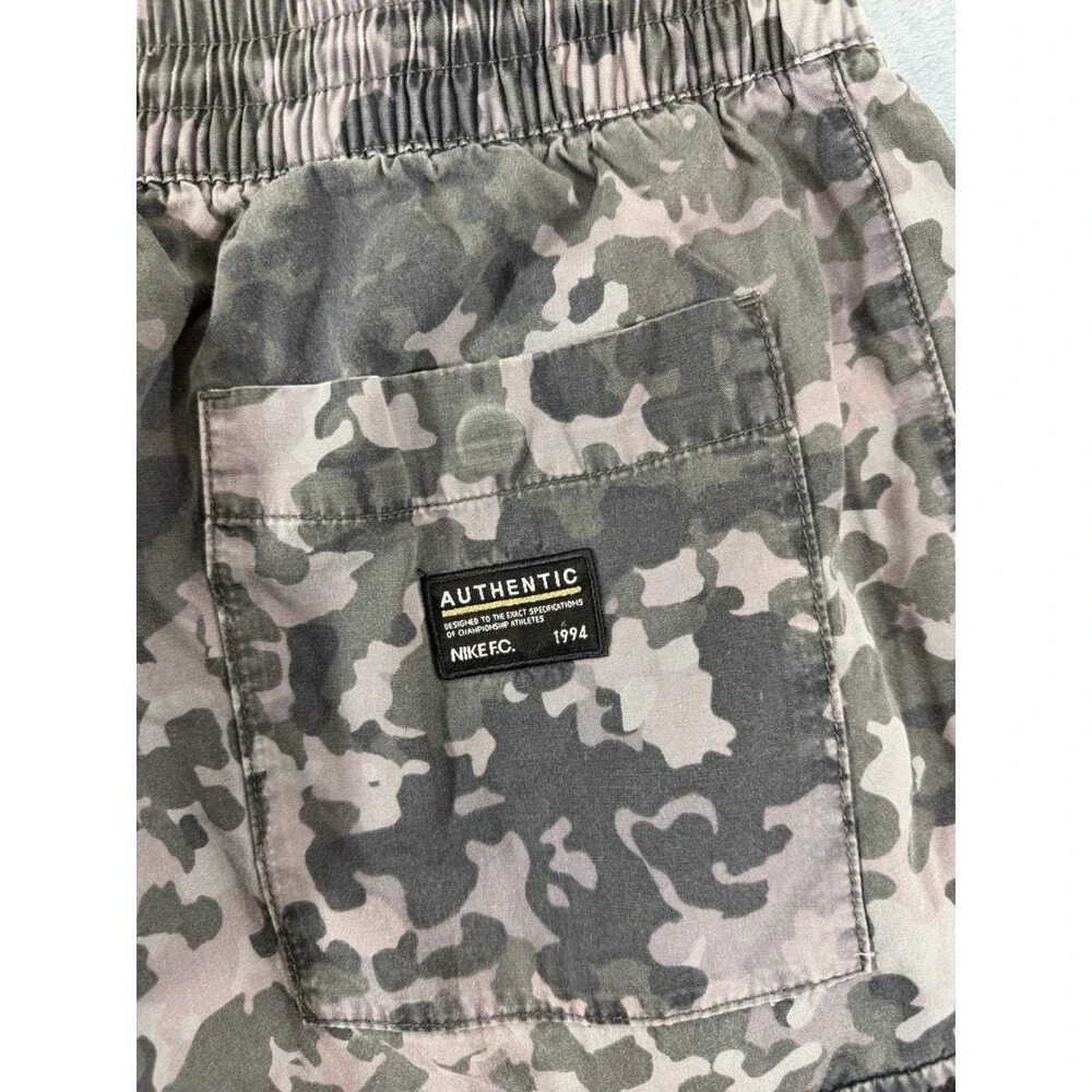 Nike Club Woven Cargo Joggers Mens Medium M Gray Camo Digital Camouflage 636225